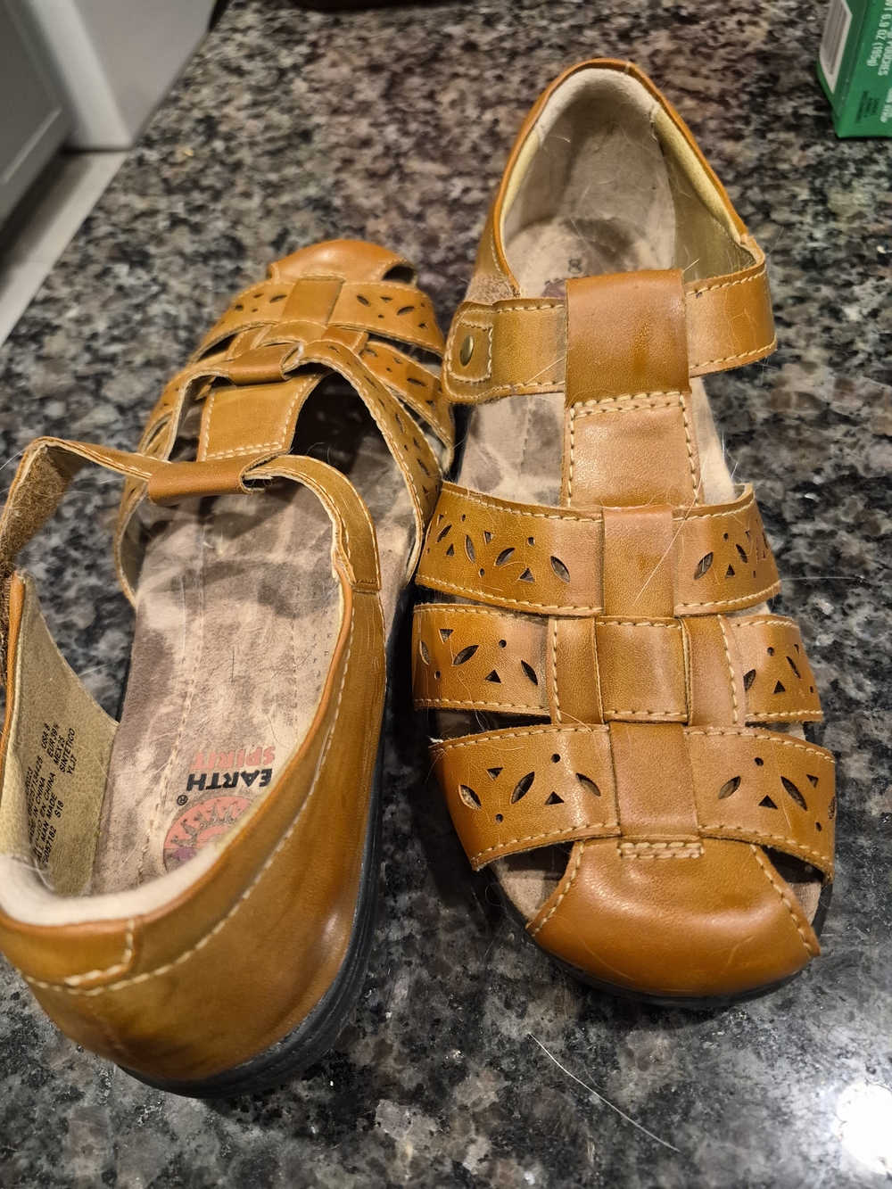 Earth Spirit Brown Leather Fisherman-Style Sandals